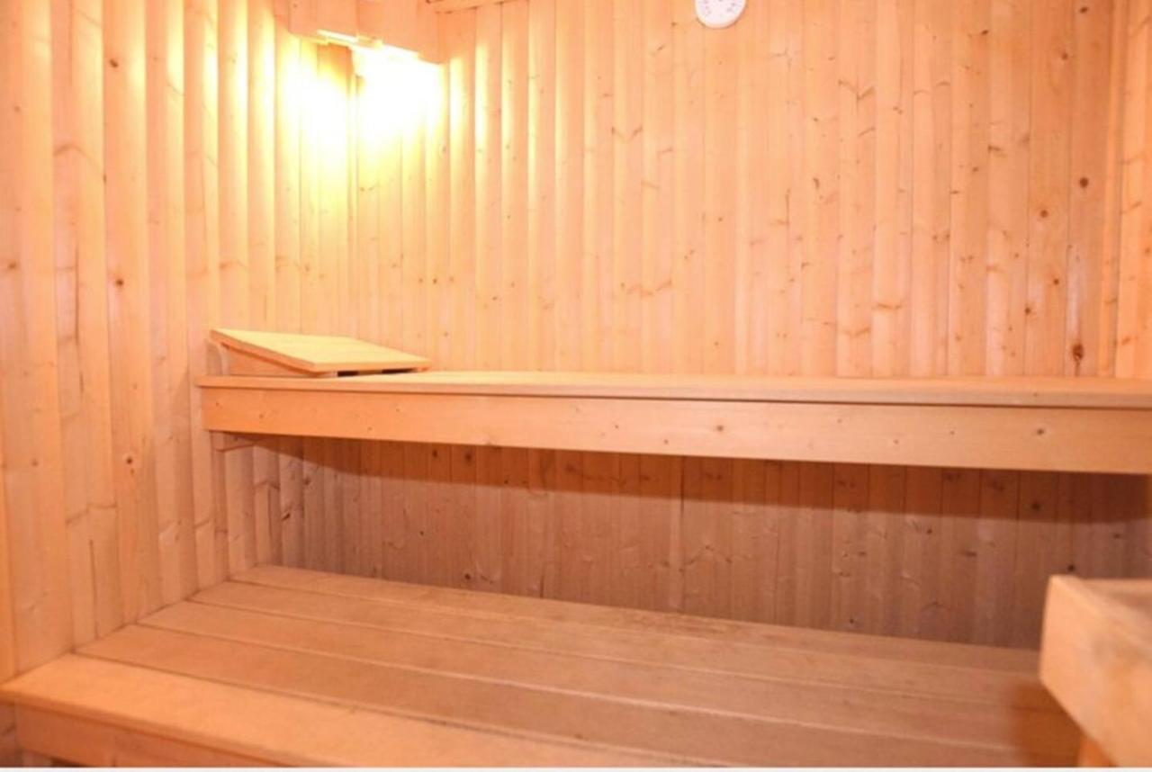 Chamonix Large Chalet, Sleeps 12, 200M2, 5 Bedroom, 4 Bathroom, Garden, Jacuzzi, Sauna מראה חיצוני תמונה