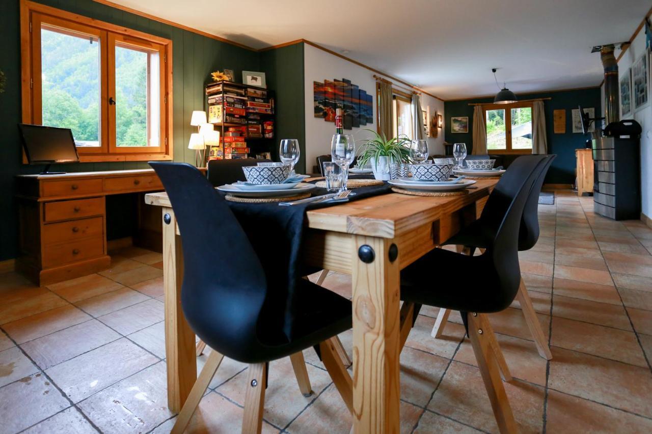 Chamonix Large Chalet, Sleeps 12, 200M2, 5 Bedroom, 4 Bathroom, Garden, Jacuzzi, Sauna מראה חיצוני תמונה