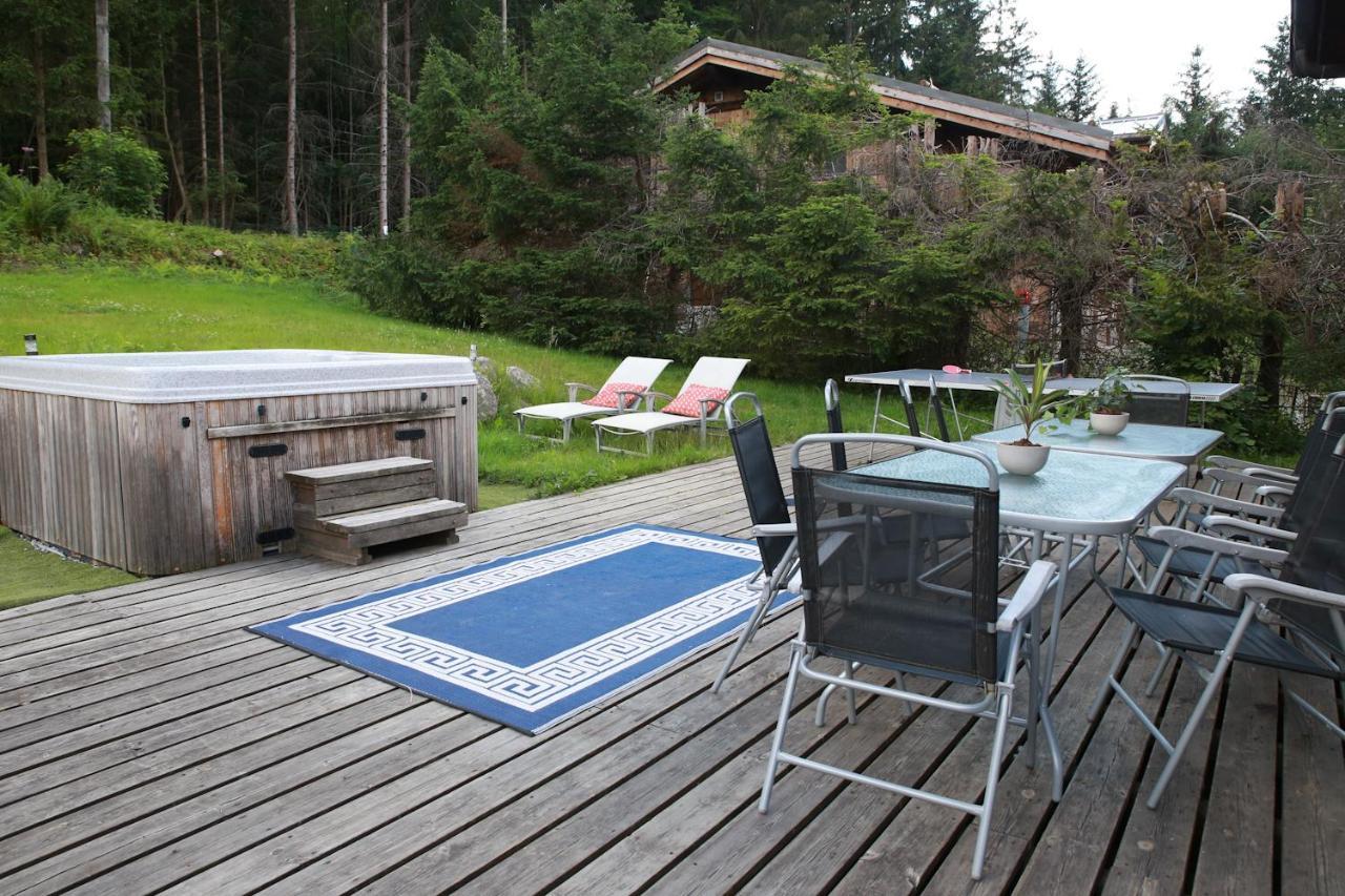 Chamonix Large Chalet, Sleeps 12, 200M2, 5 Bedroom, 4 Bathroom, Garden, Jacuzzi, Sauna מראה חיצוני תמונה