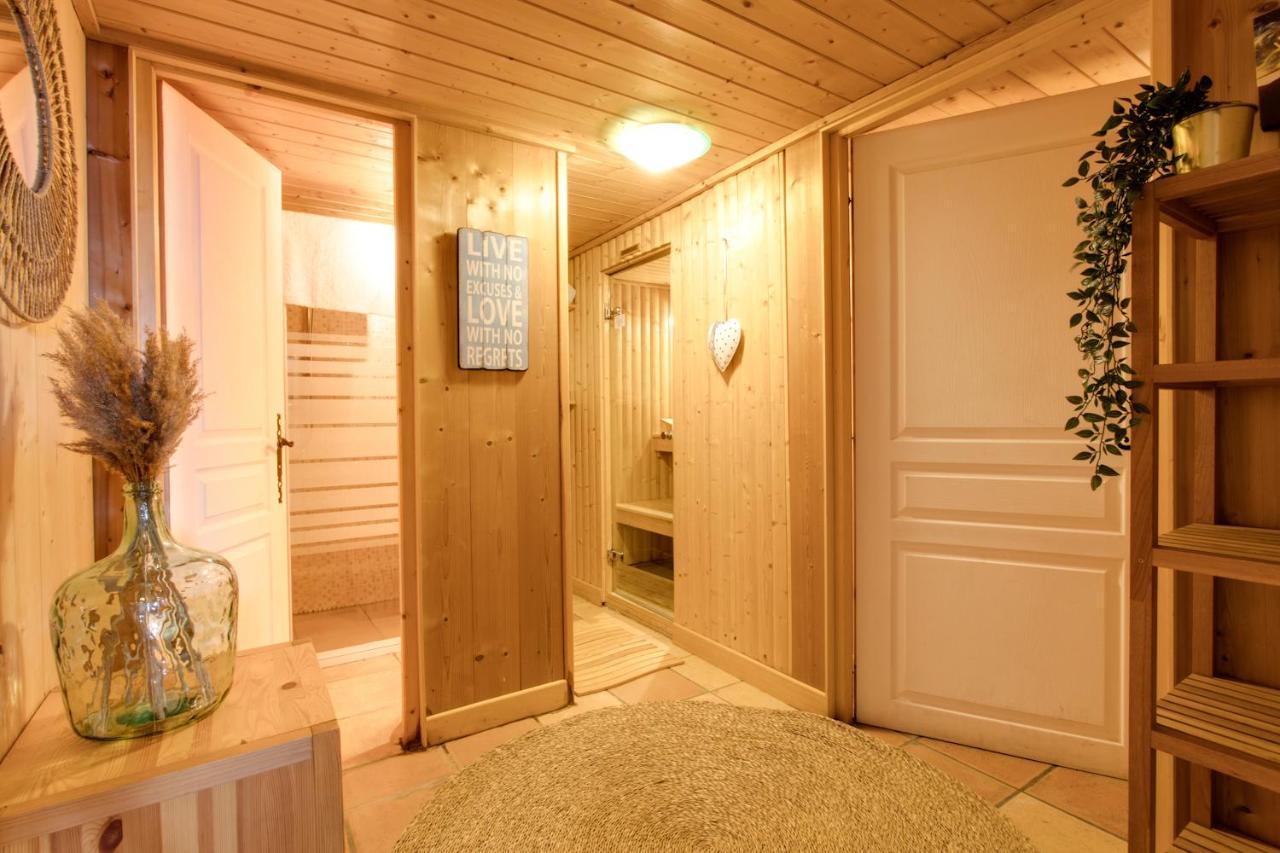 Chamonix Large Chalet, Sleeps 12, 200M2, 5 Bedroom, 4 Bathroom, Garden, Jacuzzi, Sauna מראה חיצוני תמונה